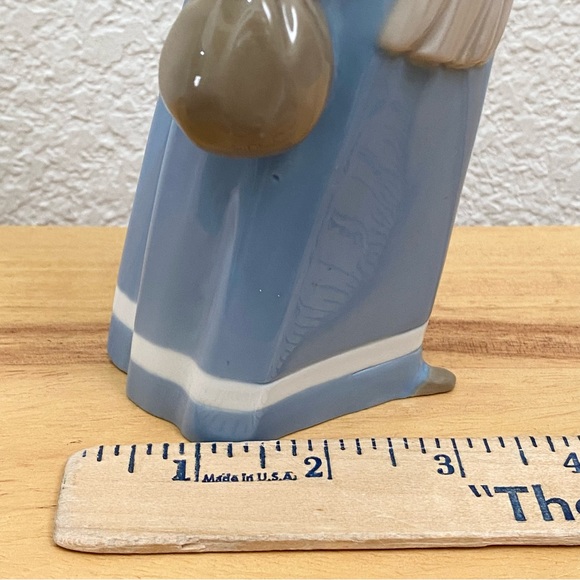 Vintage REX Valencia Hummelwerk Blue/White Porcelain Lady Pouch & Shawl Figurine - Picture 8 of 12